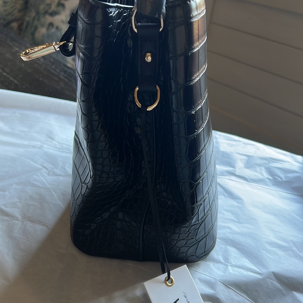 AOTA Bucket Bag - Picture 3 of 10